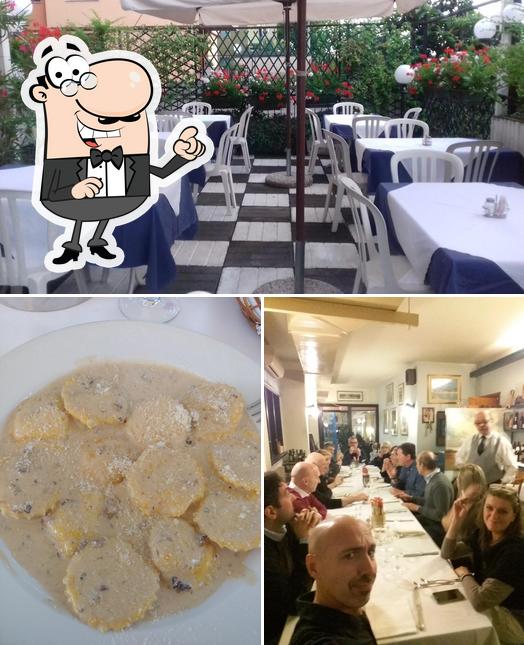 La foto di interni e dolce da Ristorante La Campana