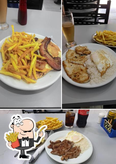 Peça cbatatas fritas francesas no Rossi Grelhados