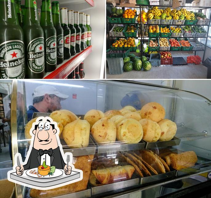 Entre diferentes coisas, comida e cerveja podem ser encontrados no Minimercado e Lancheria Rossetti