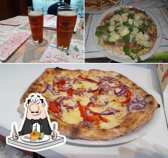 Tra le diverse cose da Pizzeria VIP si possono trovare la cibo e birra