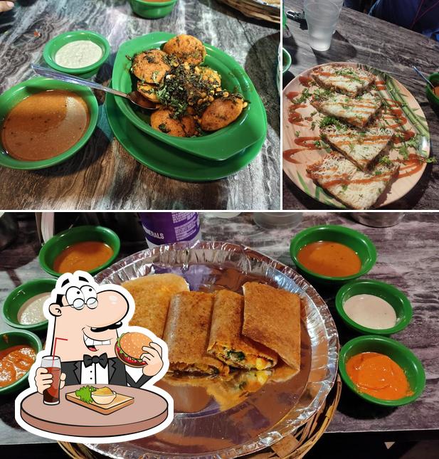Try out a burger at Shivabhai Dosawala