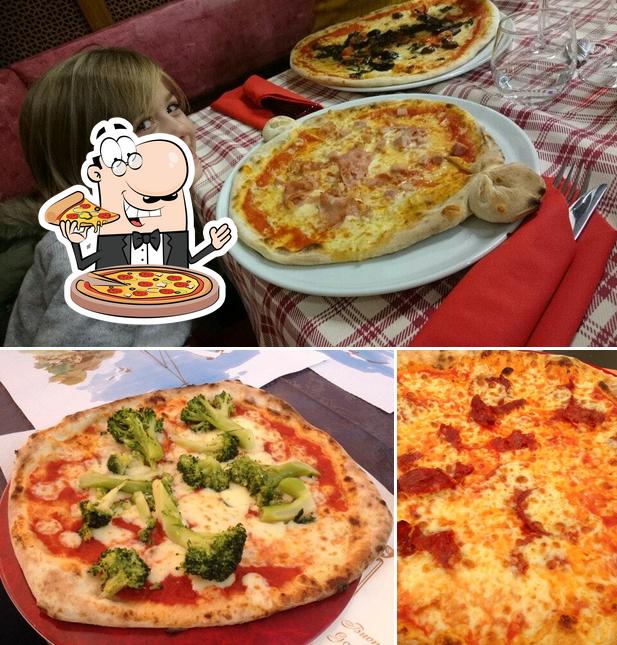 Scegli una pizza a Pizzeria Ristorante al 77