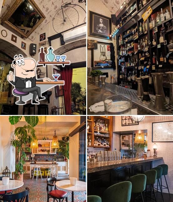 Gli interni di Flanagan's Cocktail Bar - Napoli