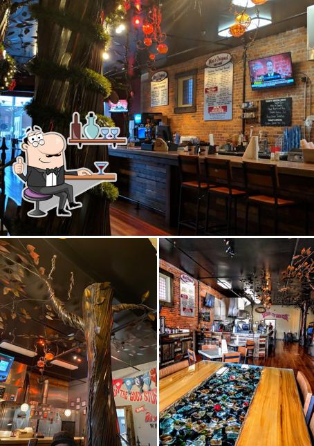 El interior de Moe's Original BBQ