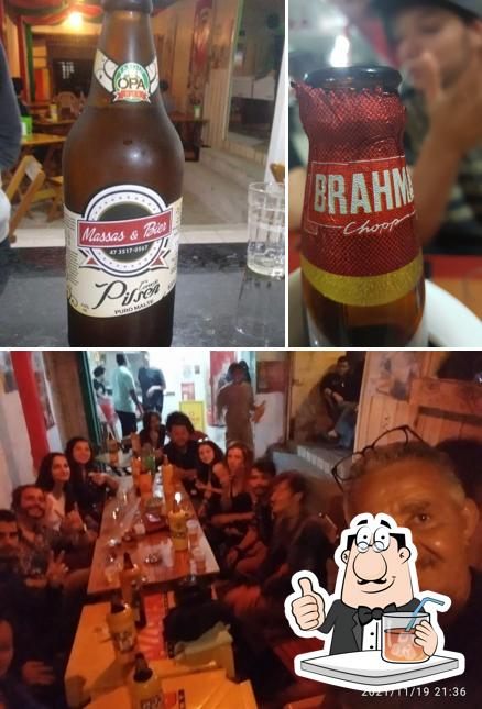 Entre diferentes coisas, bebida e balcão de bar podem ser encontrados no Massas & Bier