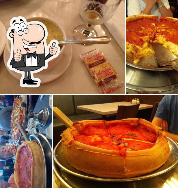 Voici une image de Chicago Style Pizza