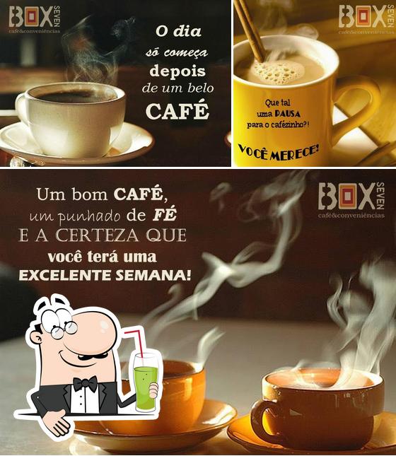 Desfrute de uma bebida no BOX SEVEN café&convêniencias