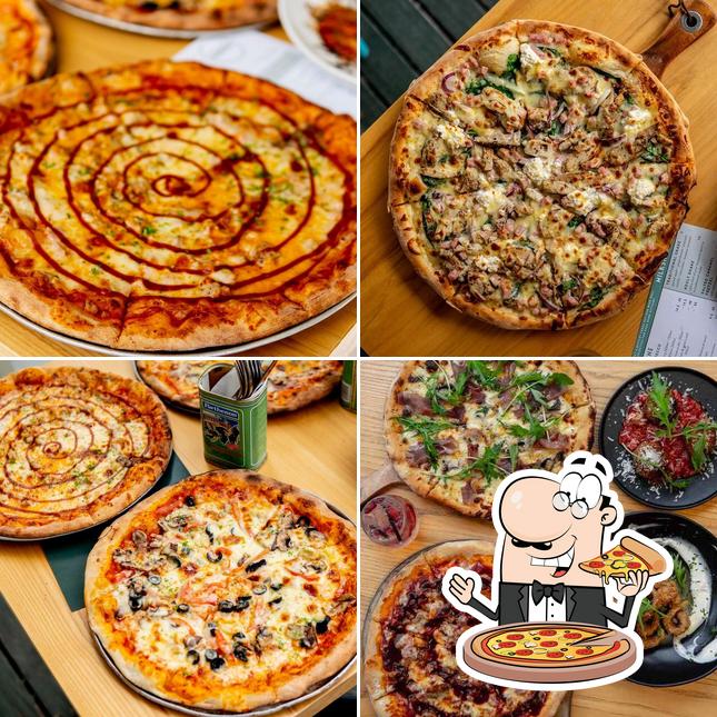 Отведайте пиццу в "Rizzo's Pizzeria & Kitchen"