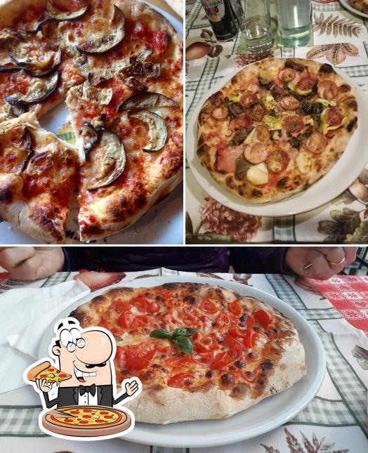 Ordina tra le svariate varianti di pizza