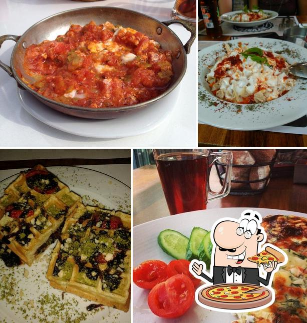 Try out pizza at Ayvalik Cafe