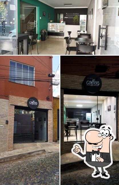 A imagem da interior e exterior no Life Coffee