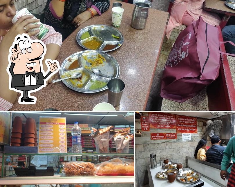 The interior of Paranthe Wali Gali