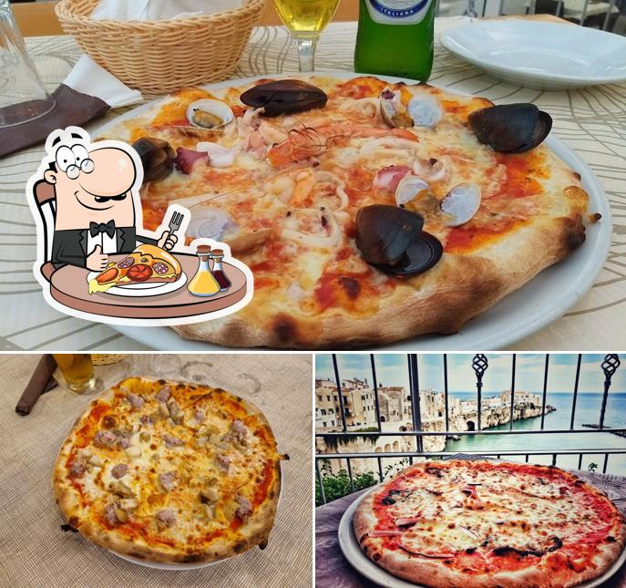 Order pizza at Sapore di Mare