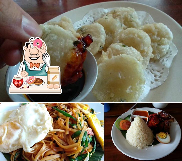 Mangkok Ayam offers a range of sweet dishes