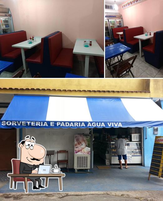 O interior do Sorveteria e Padaria Água Viva