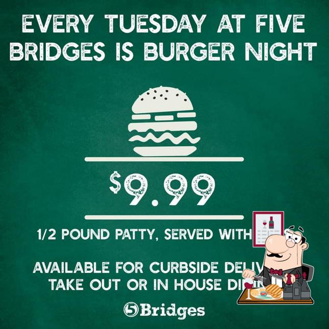 Five Bridges Bar & Grill sert des repas à base de viande