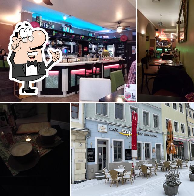 Installez-vous à l'une des tables de Cafe Bar Restaurant enjoy
