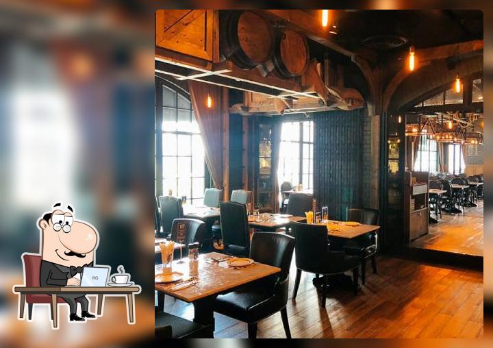 LE SALOON