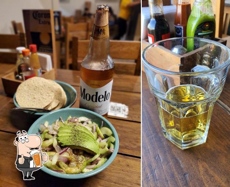 Disfruta de una pinta de cerveza rubia o tostada