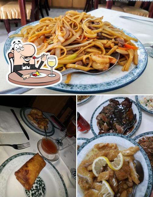 Еда в "Restaurante Chino Hong-kong II"
