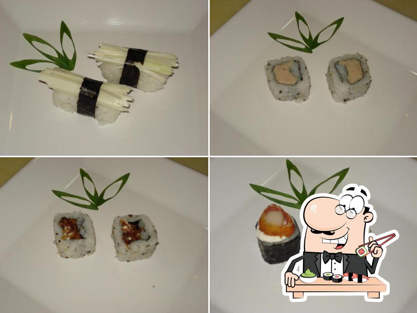 Presenteie-se com sushi no comida japonesa