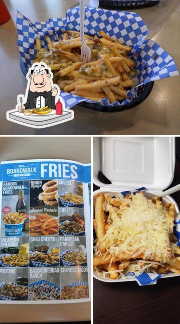 Prueba sus patatas a la francesa en Boardwalk Fries Burgers Shakes - Clareview