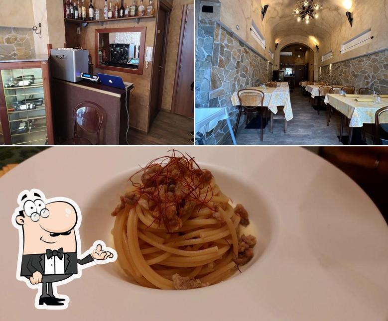 La interni e cibo del ristorante