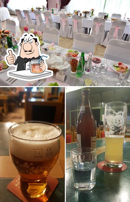 Взгляните на это изображение, где видны напитки и внутреннее оформление в Reštaurácia a piváreň Bažant