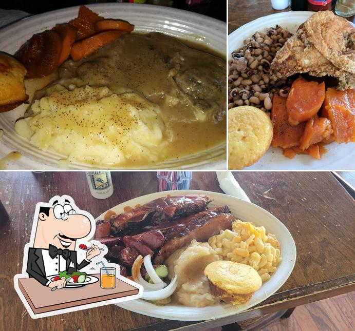 https://img.restaurantguru.com/ca17-dishes-Lamar-and-Nikis-Pit-Barbecue-and-Soul-Food.jpg