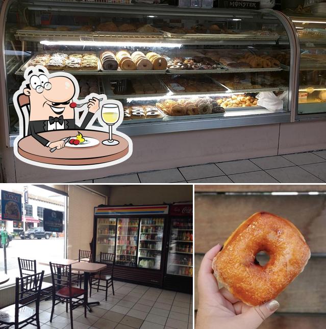 Mira las fotos que hay de comida y interior en Donut Delite