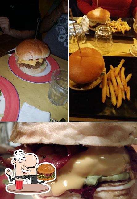 Prova un hamburger a Quarto Burger & Drinks