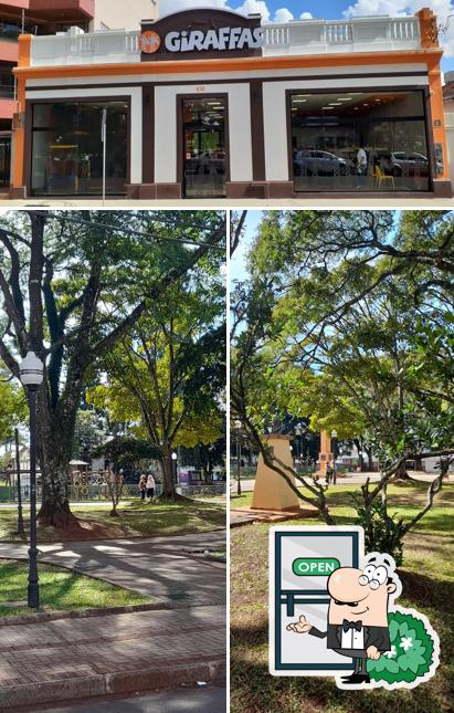 Veja imagens do exterior do Giraffas Cruz Alta