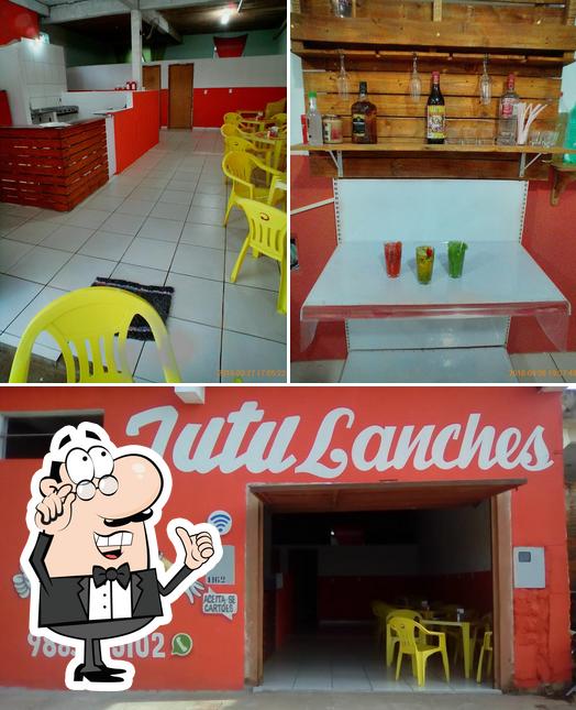 O interior do Tutu lanches