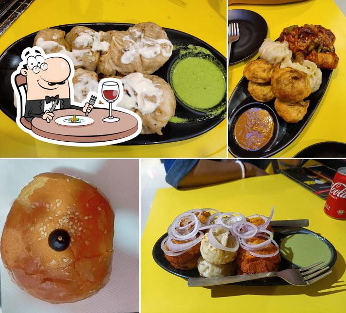 Hum Tum और Momos