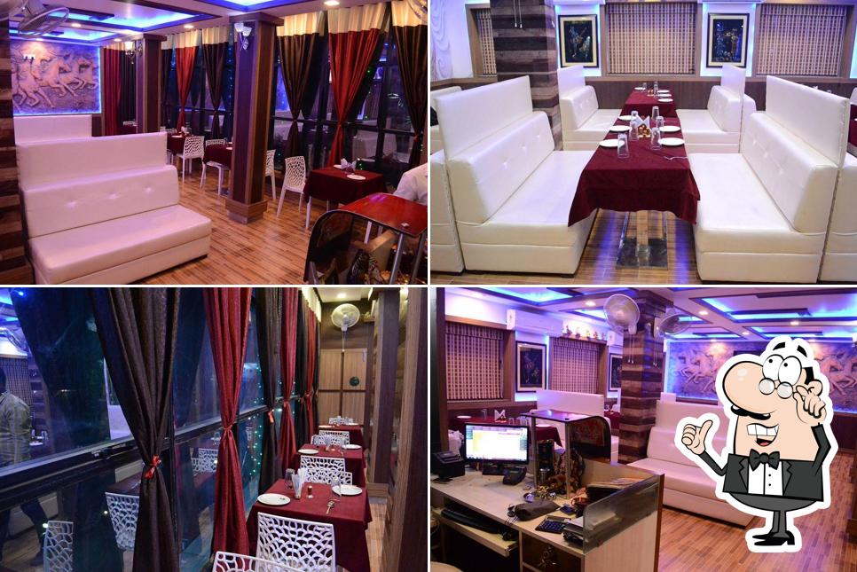 Pari Food's Zone & Restaurant, India