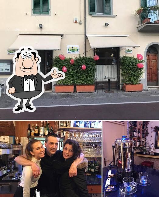 Tra le diverse cose da Piccolo Bar si possono trovare la interni e bancone da bar