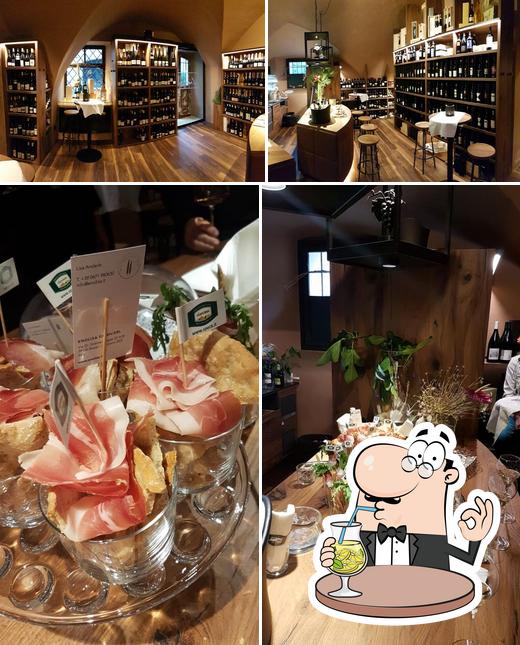 Questa è la foto che mostra la bevanda e cibo di Lisa Wineboutique