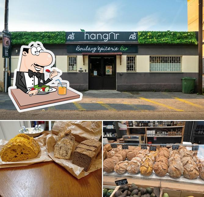 Le Hangar Boulangerie Bio (BREAD) se distingue par sa nourriture et extérieur