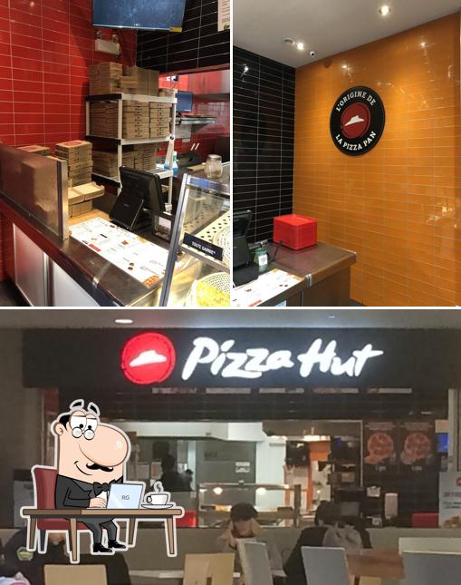 L'intérieur de Pizza Hut