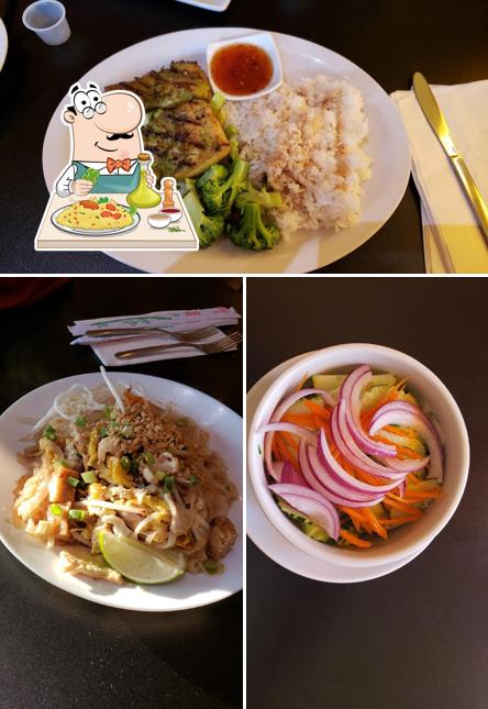 Food at Mam’s Happy Thai Express