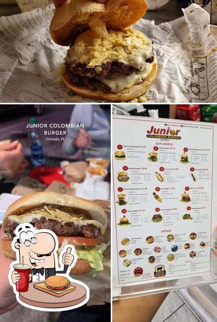 Pide una hamburguesa en Junior Colombian Burger - South Kirkman Road