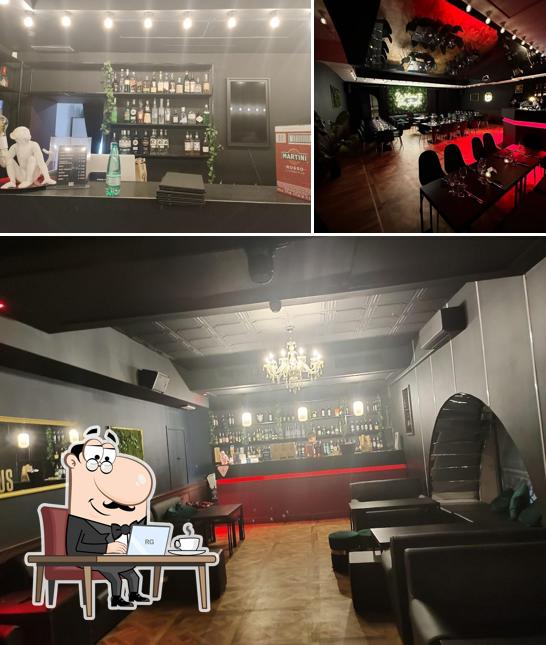 Siediti a un tavolo di Gus Bar & Social Club