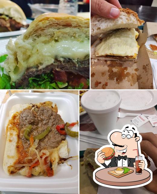 Hamburger at Betos Lomos