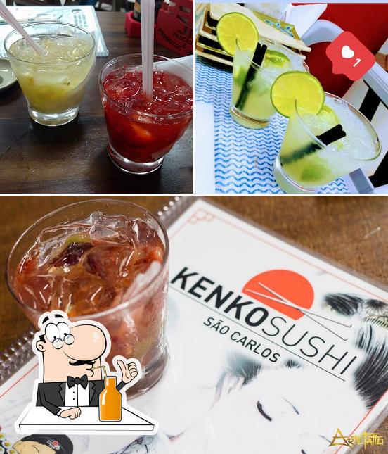 Desfrute de um drinque no Kenko Sushi