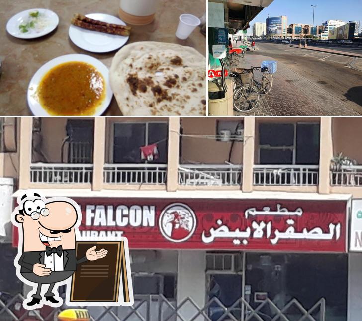 Фотография, на которой видны внешнее оформление и еда в White Falcon Restaurant