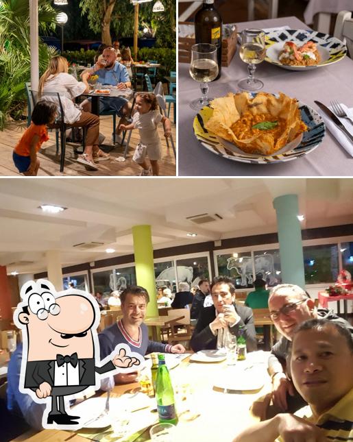 BurgerChef Bacoli si caratterizza per la interni e tavolo da pranzo