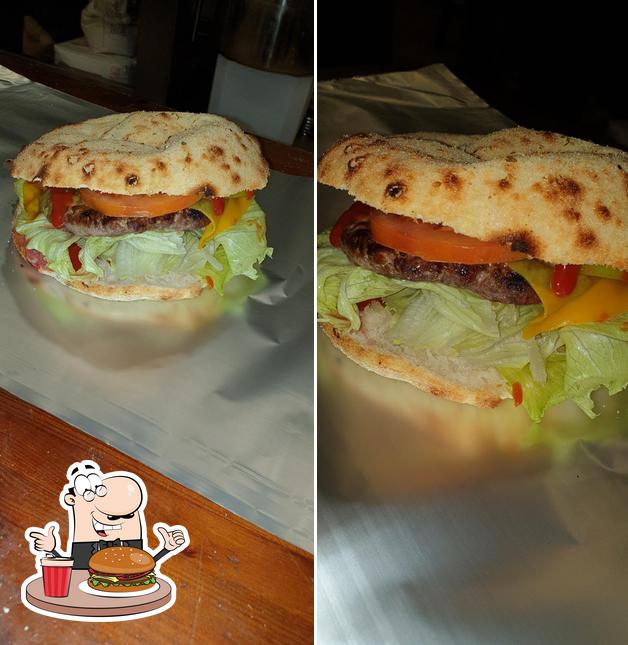 Essayez un hamburger à L'Ora della Pizza