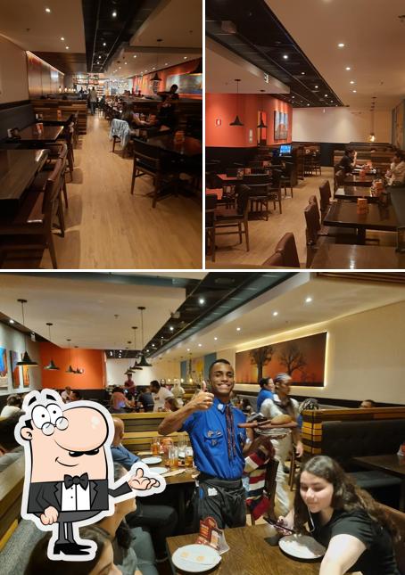 O interior do Restaurante Outback Steakhouse