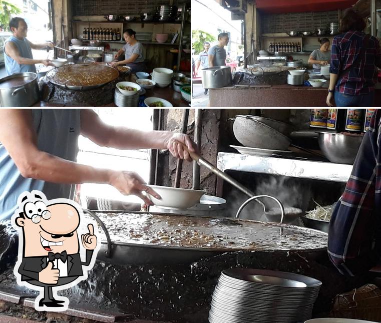 Wattana Panich Beef Broth restaurant, Bangkok, 336 338 Ekkamai Rd