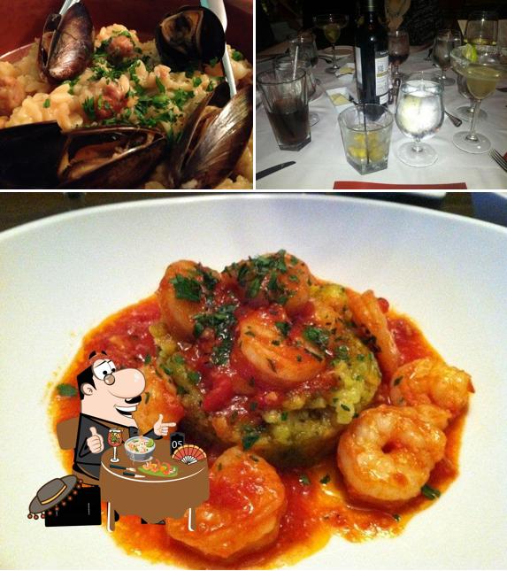 Фотография, на которой видны еда и внутреннее оформление в Zabroso Restaurant & Lounge
